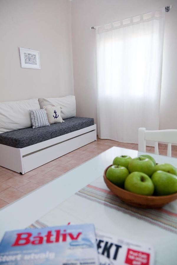 Raisakis Apartments Agia Marina Exterior foto